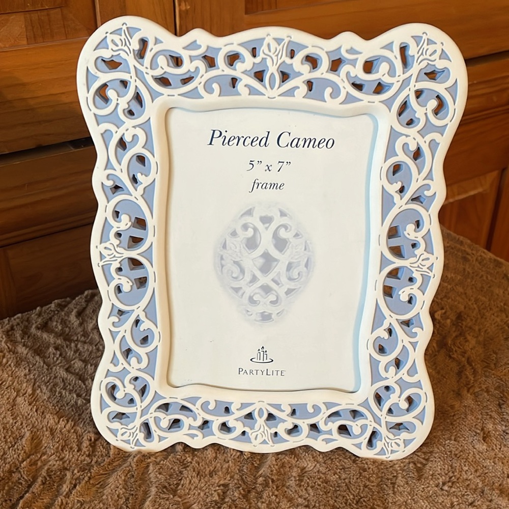 Partylite Pierced Cameo picture frame-NIB.Fits a 5x7 picture.BEAUTIFUL/ Rare